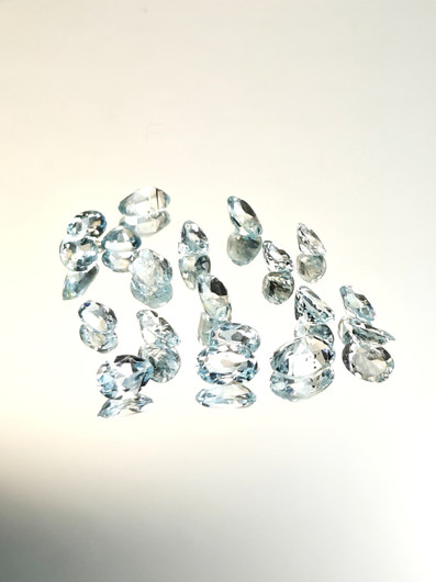 Topaz  (7 x 5 - 5 x 4 mm) oval 