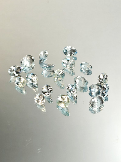 Topaz  (7 x 5 - 5 x 4 mm) oval 