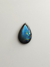 Labradoriitti 5,4 ct pisara