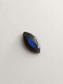 Labradoriitti 1,3 ct markiisi
