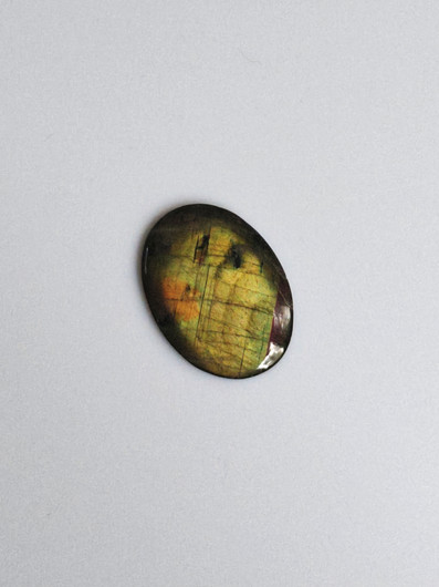 Labradoriitti 26,7 ct ovaali