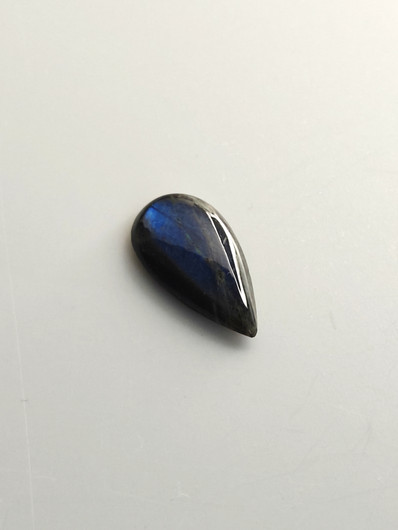 Labradoriitti 9,2 ct pisara