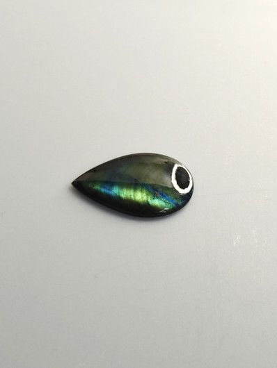 Labradoriitti 17,2 ct pisara