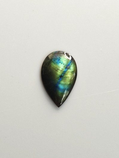 Labradoriitti 17,2 ct pisara