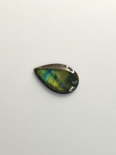 Labradoriitti 17,2 ct pisara