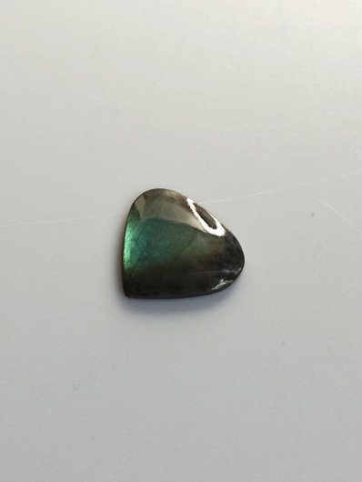 Labradoriitti 15,8 ct fancy