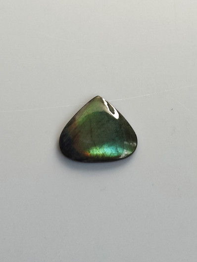 Labradoriitti 15,8 ct fancy