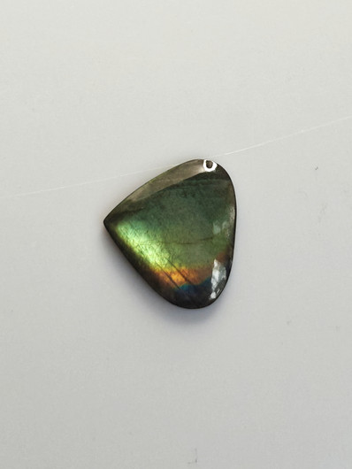 Labradoriitti 15,8 ct fancy