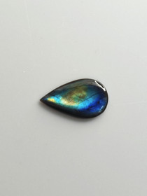 Labradoriitti 15,6 ct pisara