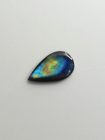 Labradoriitti 15,6 ct pisara