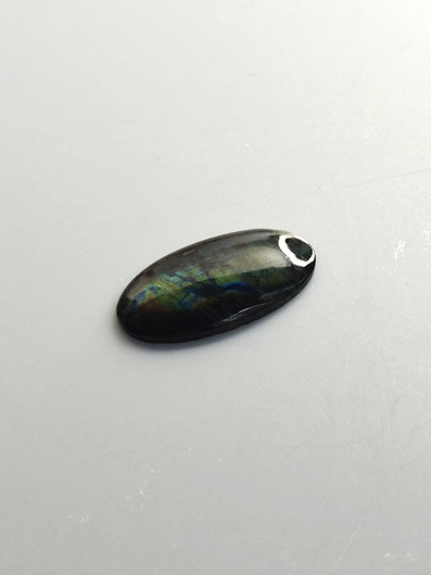 Labradoriitti 13,8 ct ovaali