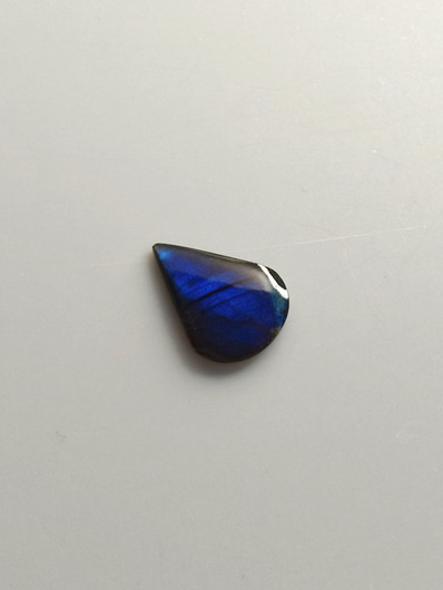 Labradoriitti 5,4 ct pisara