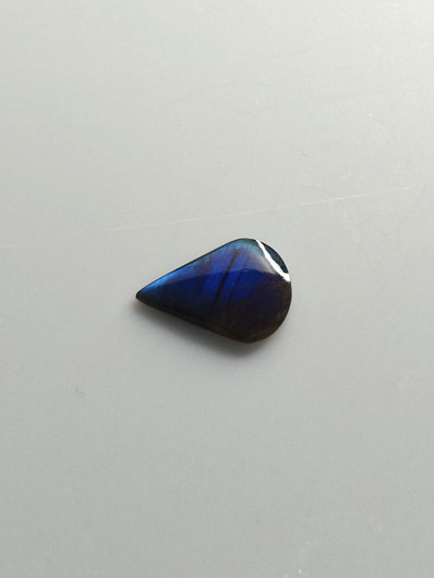 Labradoriitti 5,4 ct pisara