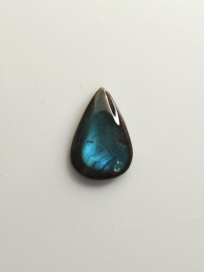 Labradoriitti 18,3 ct pisara