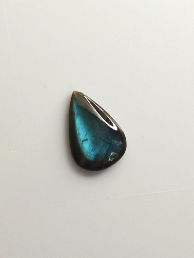 Labradoriitti 18,3 ct pisara
