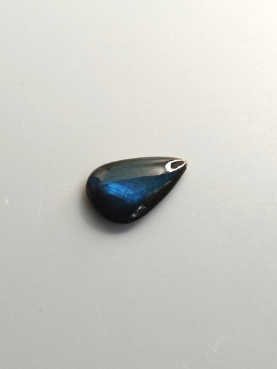 Labradoriitti 18,3 ct pisara