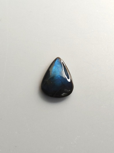 Labradoriitti 18,3 ct pisara