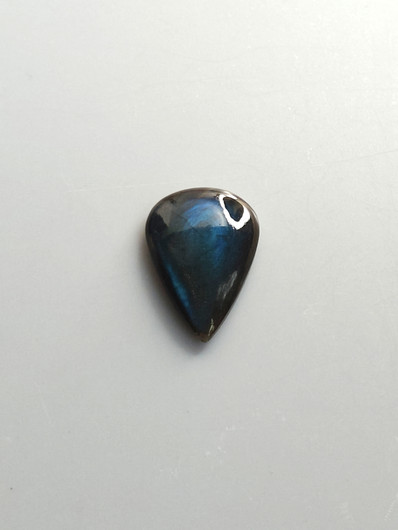 Labradoriitti 18,3 ct pisara