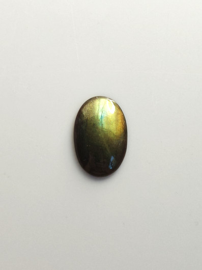 Labradoriitti 10,8 ct ovaali