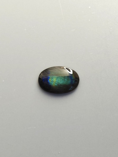Labradoriitti 5,7 ct ovaali