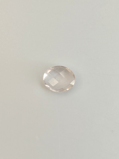 Ruusu Kvartsi 3,8 ct, ovaali shakkihionta