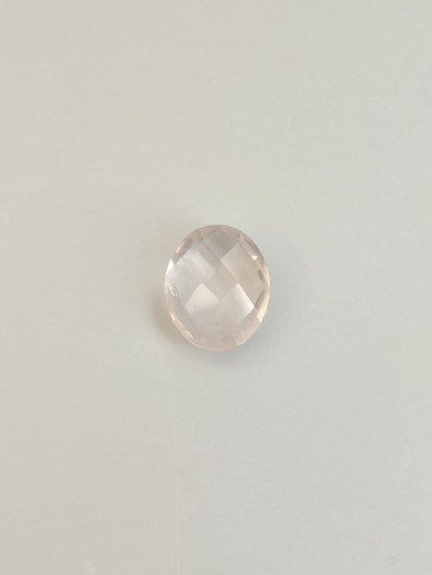 Ruusu Kvartsi 3,8 ct, ovaali shakkihionta