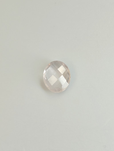 Ruusu Kvartsi 3,8 ct, ovaali shakkihionta