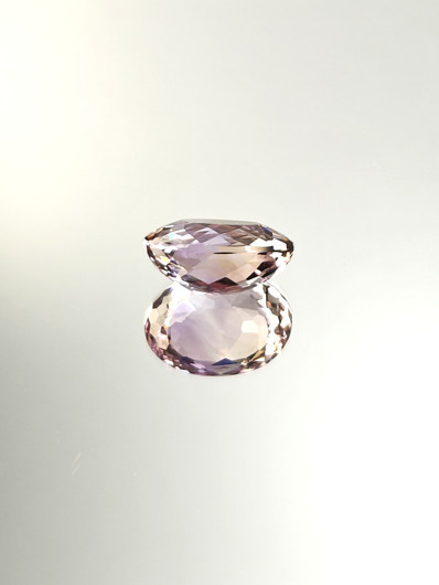 Ametriini monisävyinen 13,6 ct, ovaali