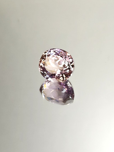 Ametriini monisävyinen 12,4 ct, ovaali