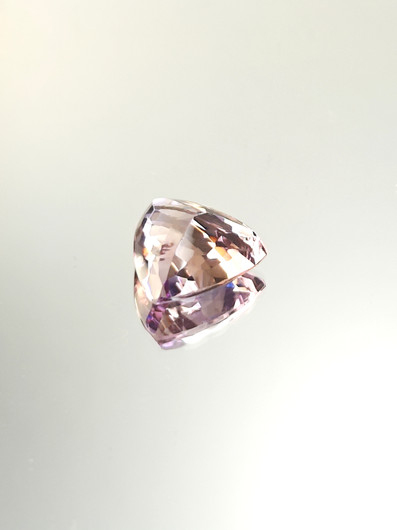 Ametriini monisävyinen 14,6 ct, kolmio