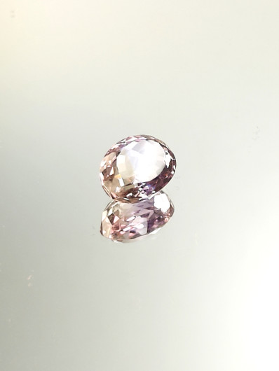 Ametriini monisävyinen 6,2 ct, ovaali