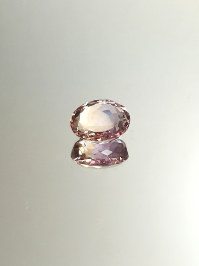 Ametriini monisävyinen 6,2 ct, ovaali