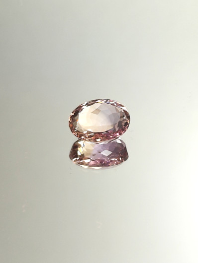 Ametriini monisävyinen 6,2 ct, ovaali
