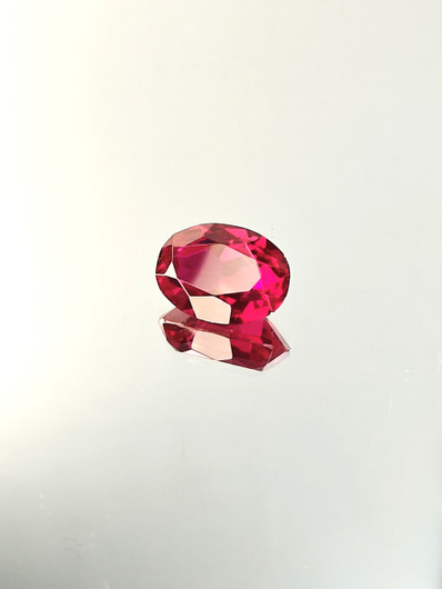 Rubiini (synt.) 8,3 ct ovaali