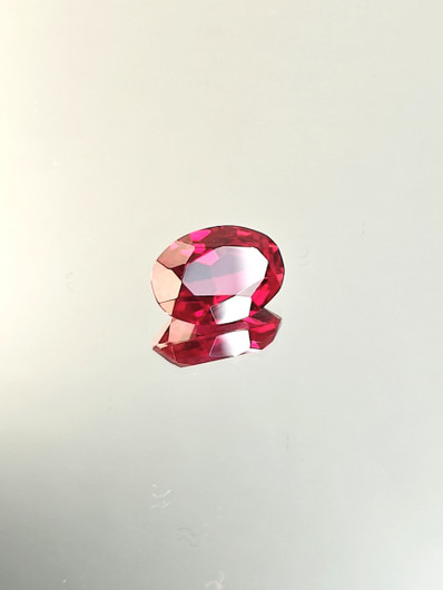 Rubiini (synt.) 8,3 ct ovaali