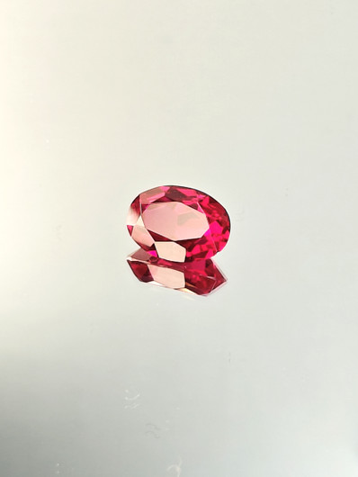 Rubiini (synt.) 8,3 ct ovaali