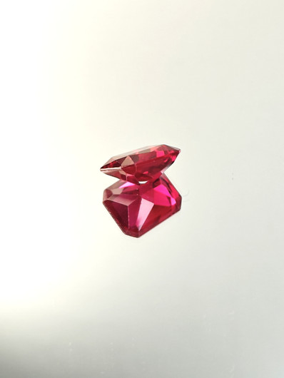 Rubiini (synt.) 7,1 ct smaragdi hionta
