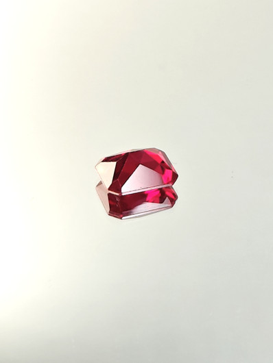 Rubiini (synt.) 7,1 ct smaragdi hionta