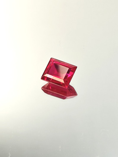 Rubiini (synt.) 4,5 ct suorakaide