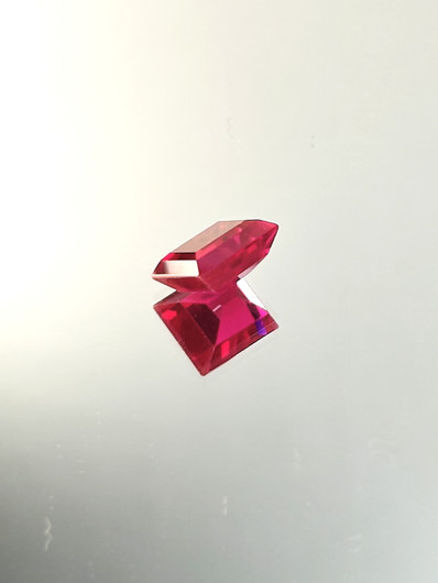 Rubiini (synt.) 4,5 ct suorakaide