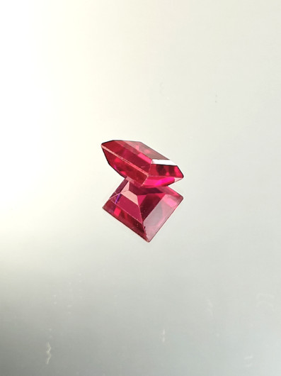 Rubiini (synt.) 4,5 ct suorakaide