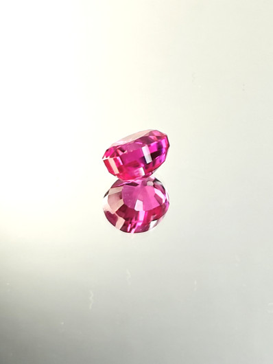 Rubiini (synt.) 6,3 ct ovaali