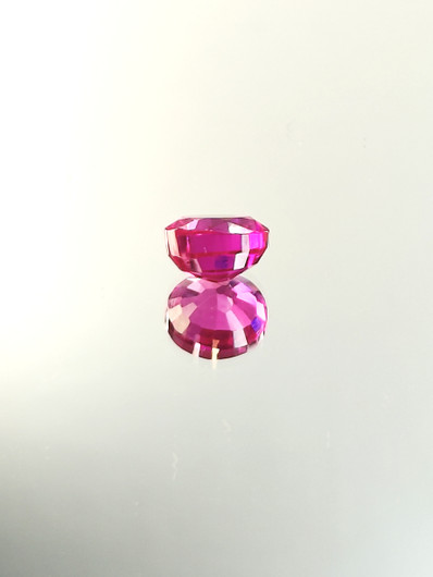 Rubiini (synt.) 6,3 ct ovaali