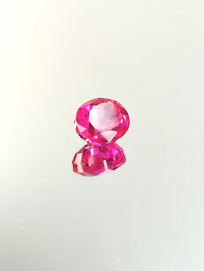 Rubiini (synt.) 6,3 ct ovaali