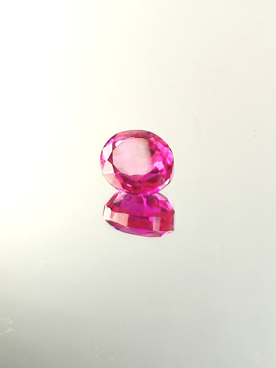 Rubiini (synt.) 6,3 ct ovaali