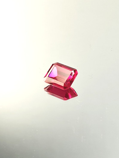 Rubiini (synt.) 5,3 ct smaragdi