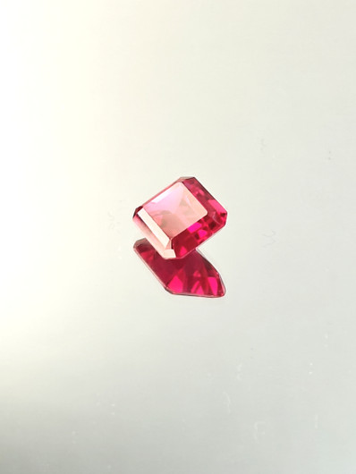 Rubiini (synt.) 5,3 ct smaragdi