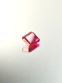 Rubiini (synt.) 5,3 ct smaragdi