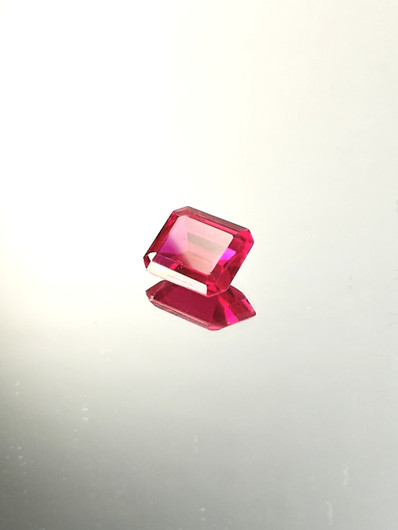Rubiini (synt.) 5,3 ct smaragdi