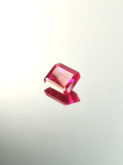 Rubiini (synt.) 5,3 ct smaragdi